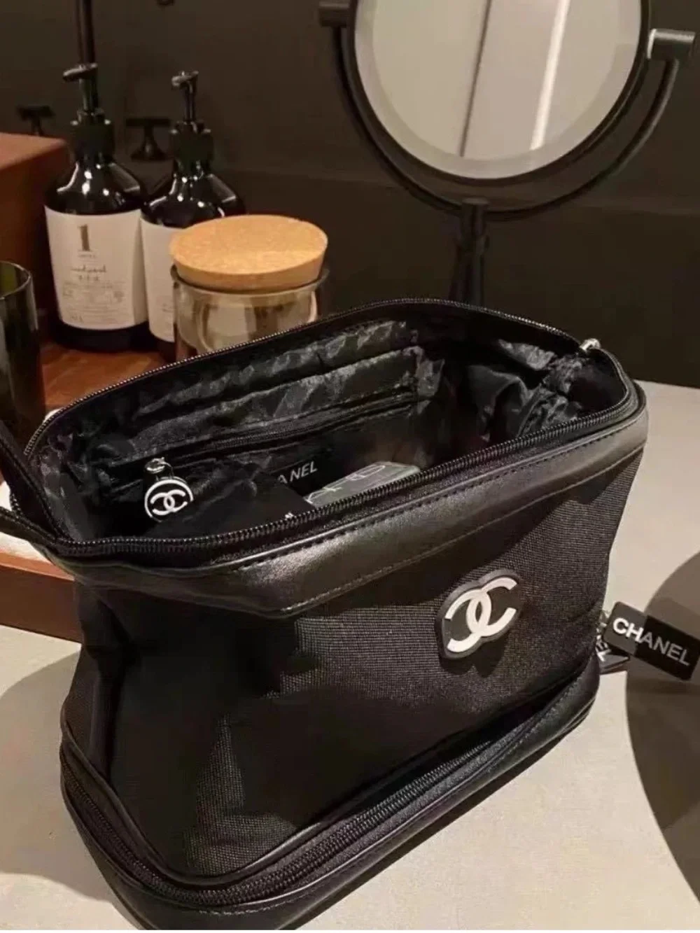 CHANEL interlocking goodies makeup